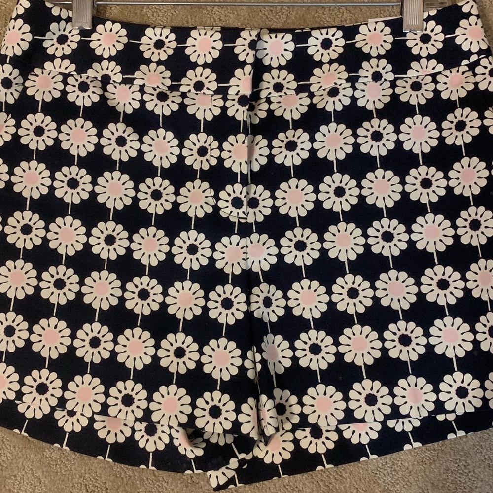 NWT Ann Taylor Loft navy floral shorts. Sz 4.